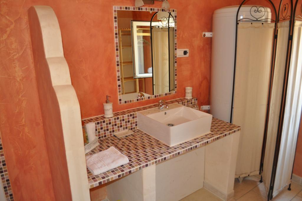 La Ribeyrette Bed & Breakfast Chamborigaud Ruang foto
